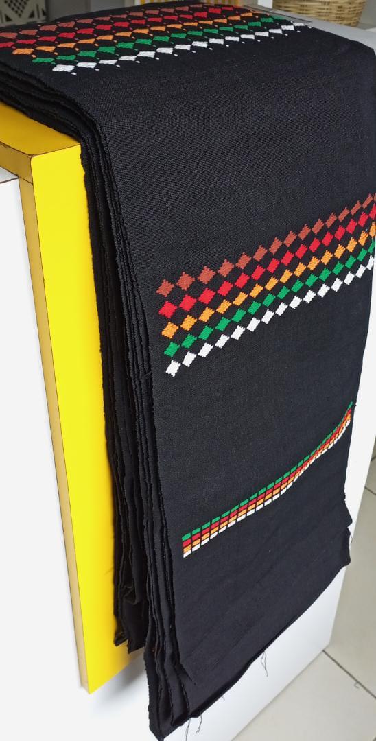 Pagne Noblesse tissé main, noir et blanc, tissé au Burkina Faso, Mon Faso Dan Fani