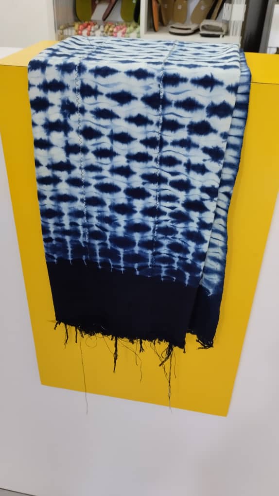 Pagne Baoulé tissé main, bleu indigo et ivoire, tissé en Côte d’Ivoire, Mon Faso Dan Fani